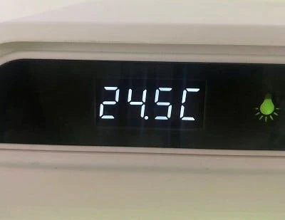 Aquarium Fish Tank & Cabinet Kit - LED - White 70L - 57cm - Image 3
