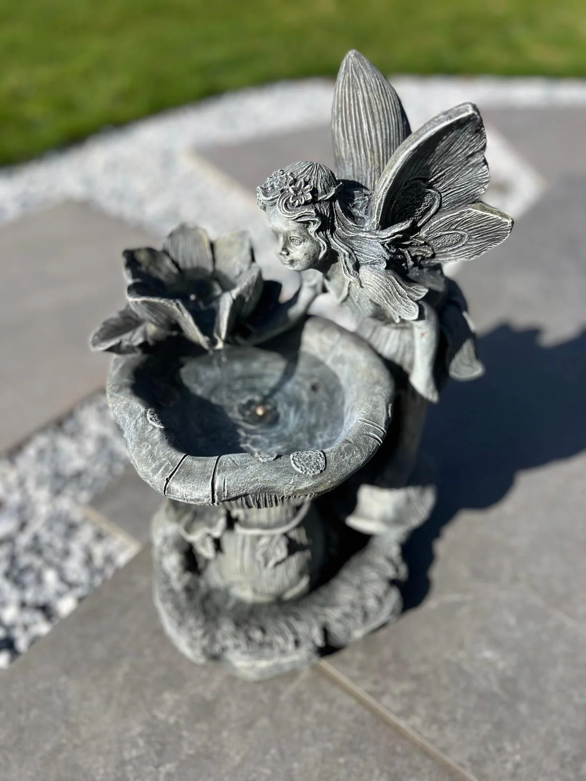 Solar-Powered Fairy and Water Lily Water Feature with LED – 30 × 23 × 43 cm - Image 4